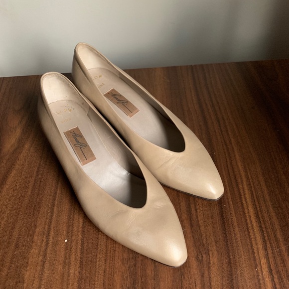 Amalfi Shoes - Vintage Amalfi gold leather kitten heels